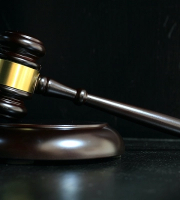 У Кропивницькому службовець при закупівлі ліжок для армії завдав збитків на 400 тис. грн