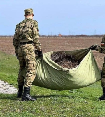 Под Мелитополем рашисты одевают школьников в военную форму, а сами выдают себя за гражданских 