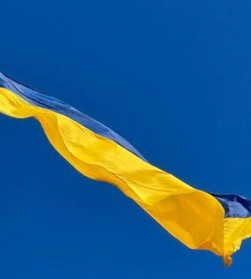 У Дніпрі замінили один з найбільших прапорів України