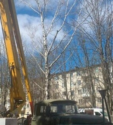 У Полтаві через поломку стріли крану чоловіки упали з висоти