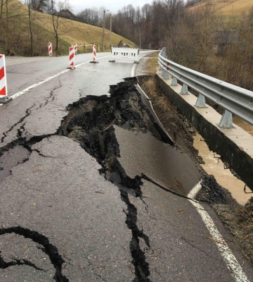 Два масштабні зсуви ґрунту сталися на Закарпатті