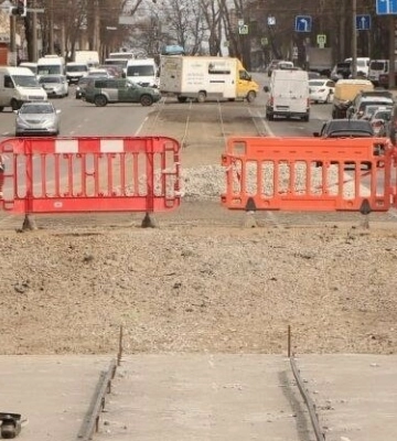 Капітальний ремонт трамвайних переїздів у Дніпрі: коли завершиться та як впливає на рух транспорту