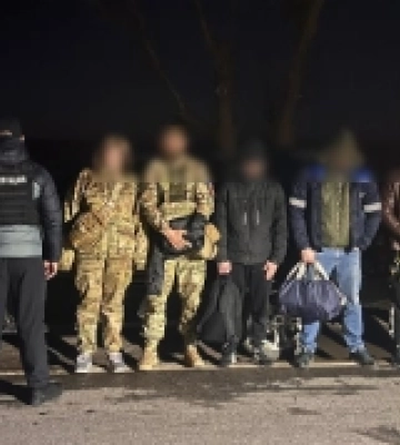 На Одещині прикордонники зупинили перевізника та трьох пасажирів-утікачів у військовій формі