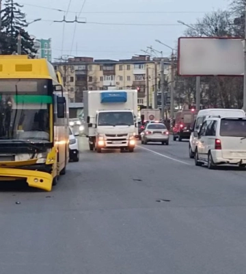 У Полтаві на водія Honda склали протокол за зіткнення з тролейбусом