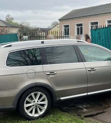 Автомобіль збив жінку на тротуарі: розповіли деталі ДТП у Нововолинську | Новини Нововолинська
