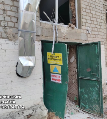 В школе, поврежденной ударом днем, был «пункт незламності» — Терехов (видео)