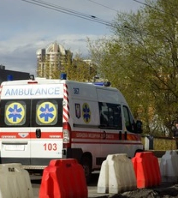 В Киеве мужчина напал с ножом на ТЦК: детали