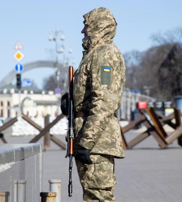 У Києві чоловік напав на працівників Деснянського ТЦК, його затримали