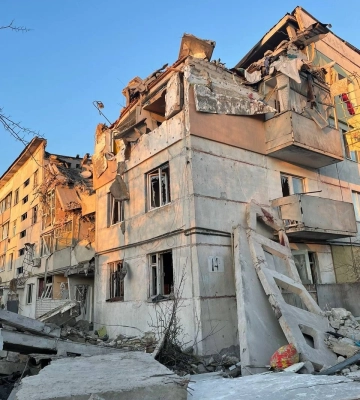Доба на Харківщині: удари по Харкову, Лозівському та Харківському районах, є загиблі та поранені. ФОТОрепортаж