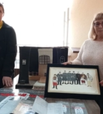 Музею в Ужгороді подарували макет декорації до вистави про життя Августина Волошина