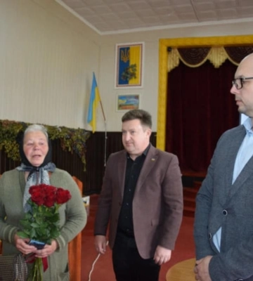 Мамі загиблого воїна з Рівненського району вручили нагрудний знак сина