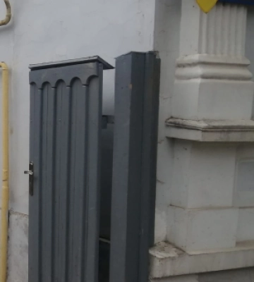 У Чернівцях подвір'я музею Ольги Кобилянської руйнується і занепадає