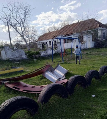 Мешканці Матвіївки просять владу Миколаєва відновити дитячий майданчик, який знесло вибухом