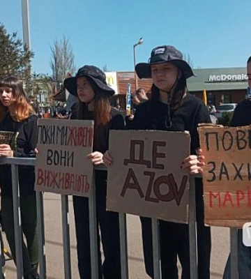 В Кривом Роге проходит мирная акция в поддержку военнопленных