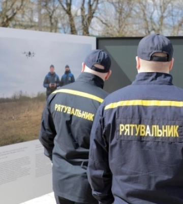 Біля Софії відкрили виставку "Люди, команди і технології для мінної безпеки України"
