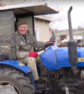 Як волиняни удобрюють і засівають поля