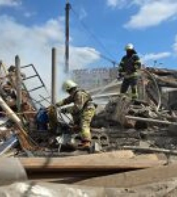 Рятувальники ліквідували наслідки ворожих ударів у середмісті Харкова