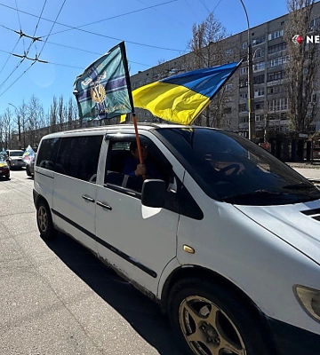 Нагадали про тих, хто досі в полоні: у Миколаєві пройшов автопробіг