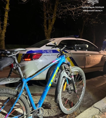 У Рівному серед ночі чоловік катався на краденому велосипеді