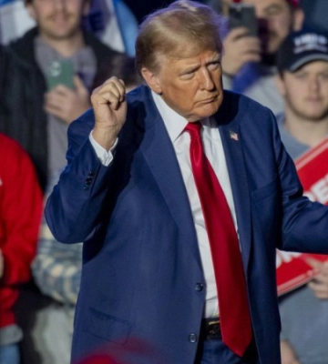 План Трампа щодо завершення війни полягає у здачі Росії Криму і Донбасу, − WP