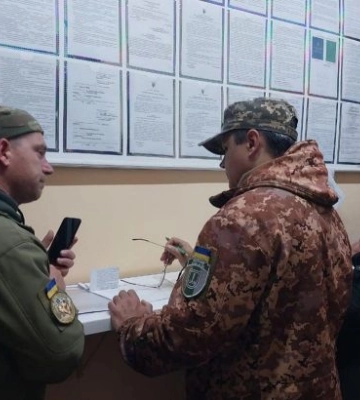 В Одеській області люди у військовій формі затримали підлітка, ТЦК проводить перевірку