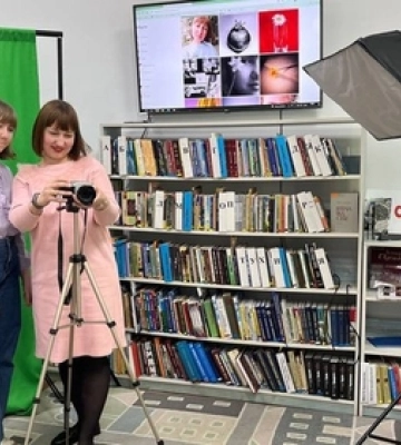 Переселенка з Краматорська навчає дітей у Луцьку мистецтву фотографії