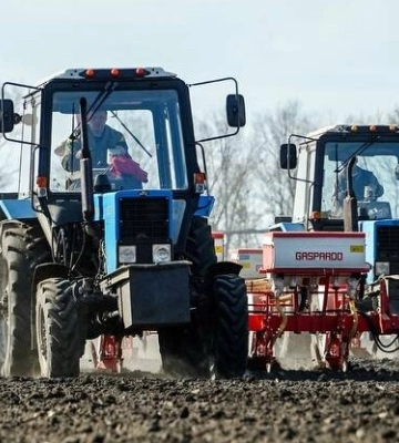 “Аграрії вже засіяли 97% запланованих площ”: на Полтавщині триває посівна кампанія буряка та соняшника