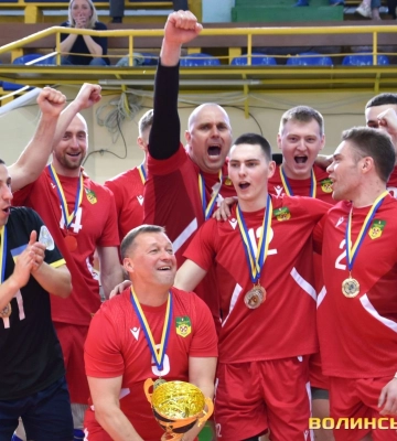Змагання тривали пів року: визначили переможців чемпіонату Луцька з волейболу. Фото