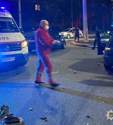 У Черкасах сталася аварія: постраждала неповнолітня мотоциклістка (ФОТО)
