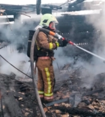 В гаражі на Березнівщині згорів мікроавтобус. ФОТО