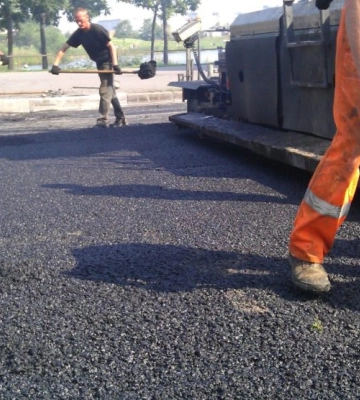 На Митниці в Черкасах приступили до ремонту дороги