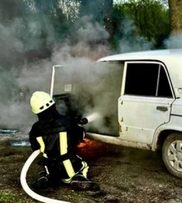 У селищі на Волині горів «жигуль» 