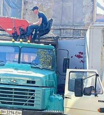 В Одесі почали демонтаж частини будинку, який був пошкоджений під час атаки РФ