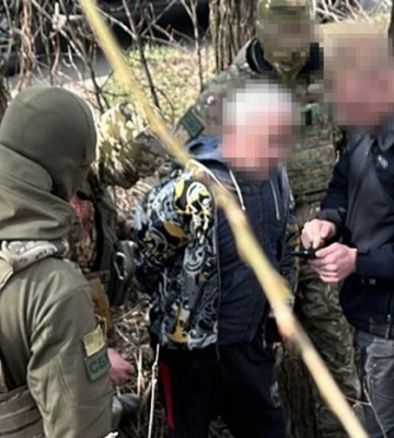 СБУ затримала «ексрегіонала»-агента фсб, який наводив авіабомби рф на Сумщину