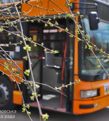 В Днепр прибыли первые из почти 40 автобусов для украинских городов, о которых Борис Филатов договорился с мэром Милана