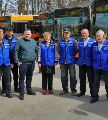 Для різних галузей міського господарства: до Дніпра прибула партія автобусів з Мілана