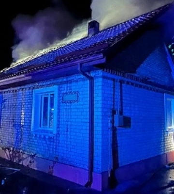 У селі біля Луцька вчора ввечері загорівся будинок