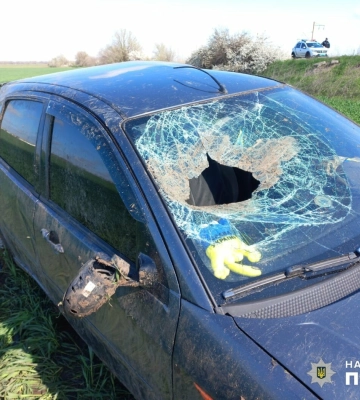 На Одещині перекинувся автомобіль: постраждали двоє людей
