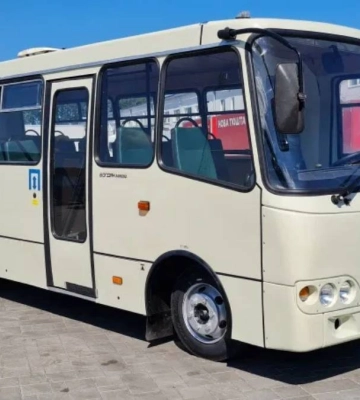 У Франківську п’яний водій автобуса без прав намагався дати патрульним хабар