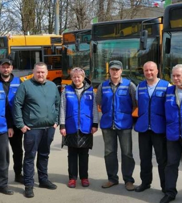 Перші з майже 40 автобусів для українських міст, про які Філатов домовився з мером Мілана, вже у Дніпрі