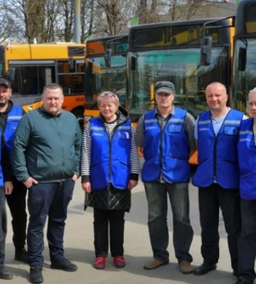 Для різних галузей міського господарства: до Дніпра прибула партія автобусів з Мілана
