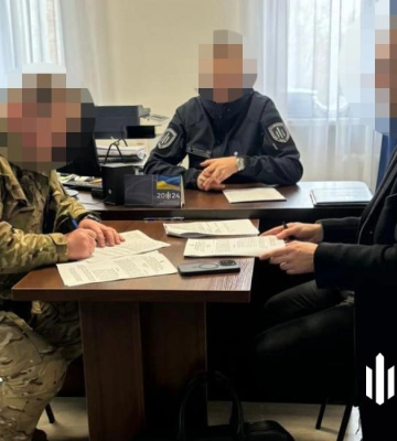 Майор з Рівненщини безпідставно нарахував відсутній на службі підлеглій 400 000 гривень «бойових виплат»