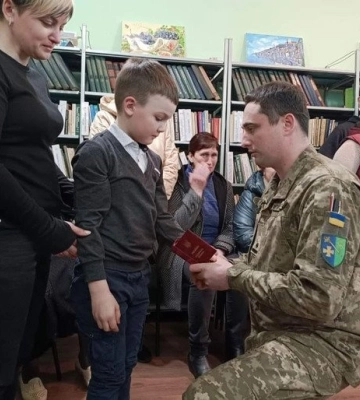 Родині полеглого воїна з Полтавщини передали його посмертний орден
