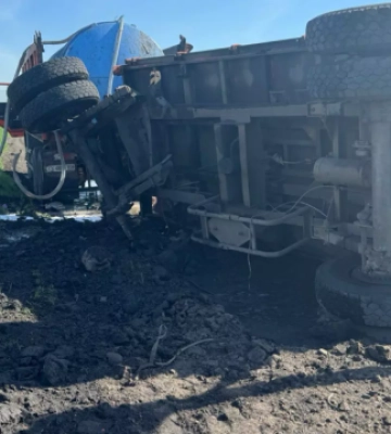 На Харківщині в полі підірвалася вантажівка