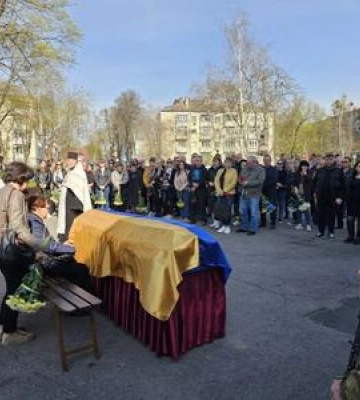 Полтавська громада попрощалась із загиблим Героєм
