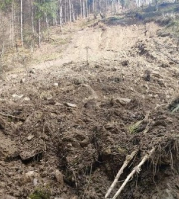 На Рахівщині через перезволоження ґрунтів, спостерігають зсуви