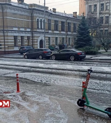 Грім, блискавка та дощ із градом: столицю накрила негода (фото, відео)