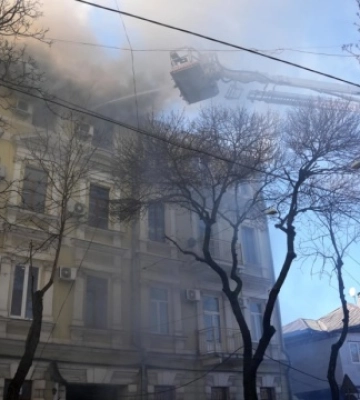 Масштабна пожежа в Одесі: загинув рятувальник