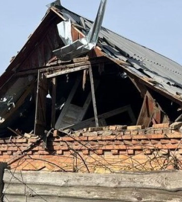 В течение дня оккупанты атаковали Никополь и три громады на Днепропетровщине: один человек погиб, повреждены дома, авто и ЛЭП.&amp;hellip;