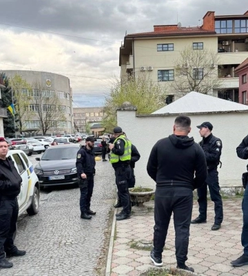 В Ужгороді затримали водія сірої BMW, який кинувся на поліцейського через зауваження - поліція